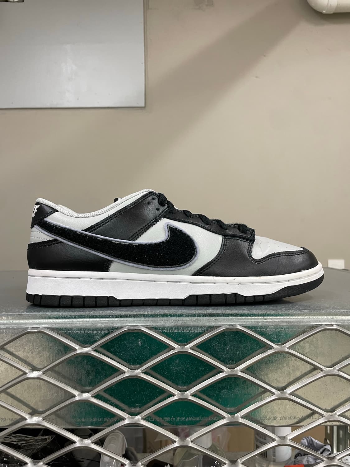 나이키 덩크 로우 셰닐 스우시 블랙 그레이 280 상품이미지4