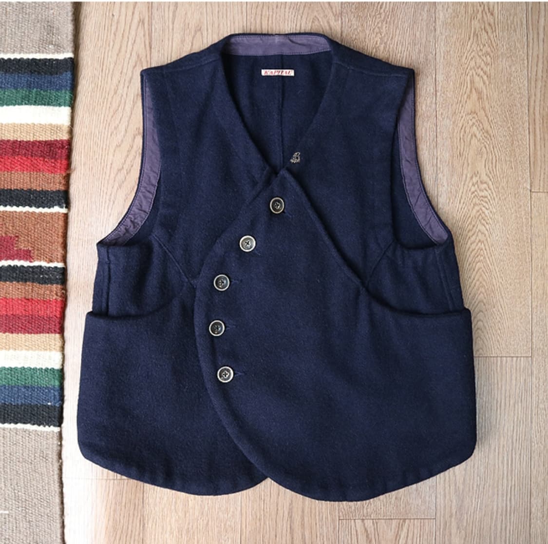 
미국판 kapital 캐피탈 wool 베스트

캐피탈의 우먼 울 베스트 상품이미지1