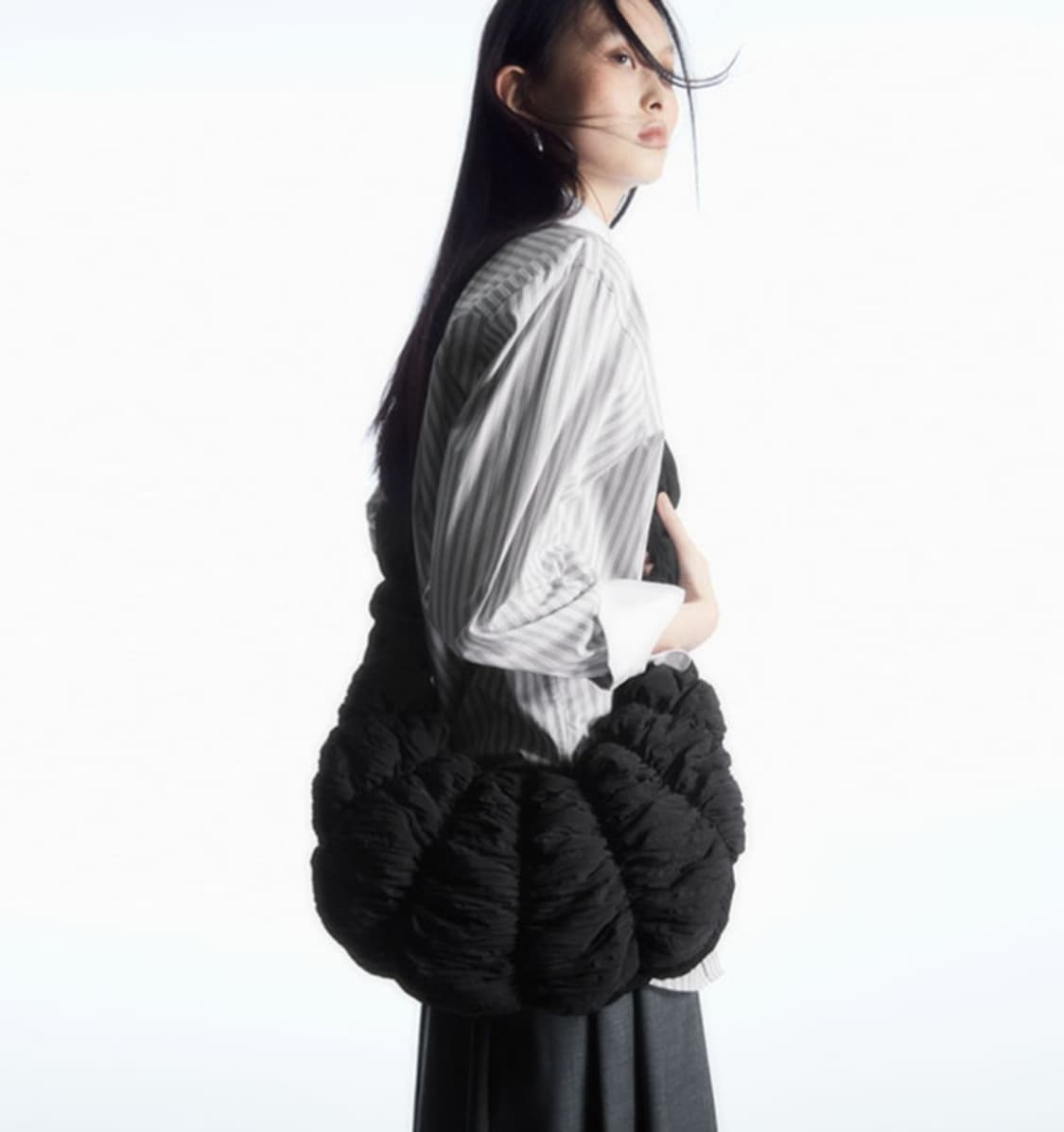 새상품) cos 리플 크로스 바디백 블랙 상품이미지3