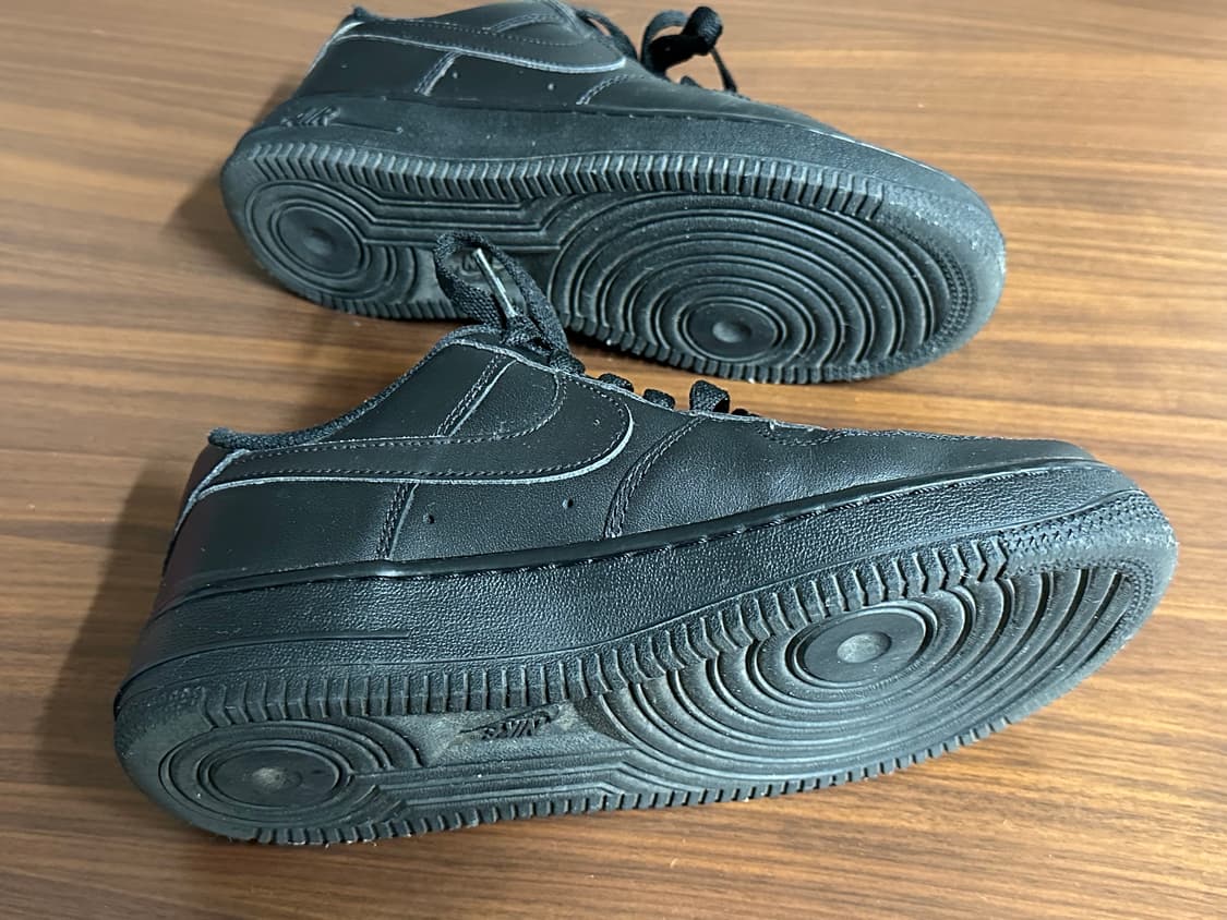 나이키 에어포스 1 트리플 블랙 상품이미지6