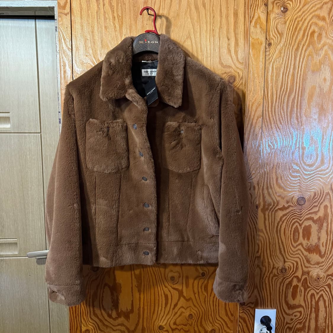 생로랑 23 F/W Faux Fur 트러커 자켓 판매 합니다. 상품이미지3