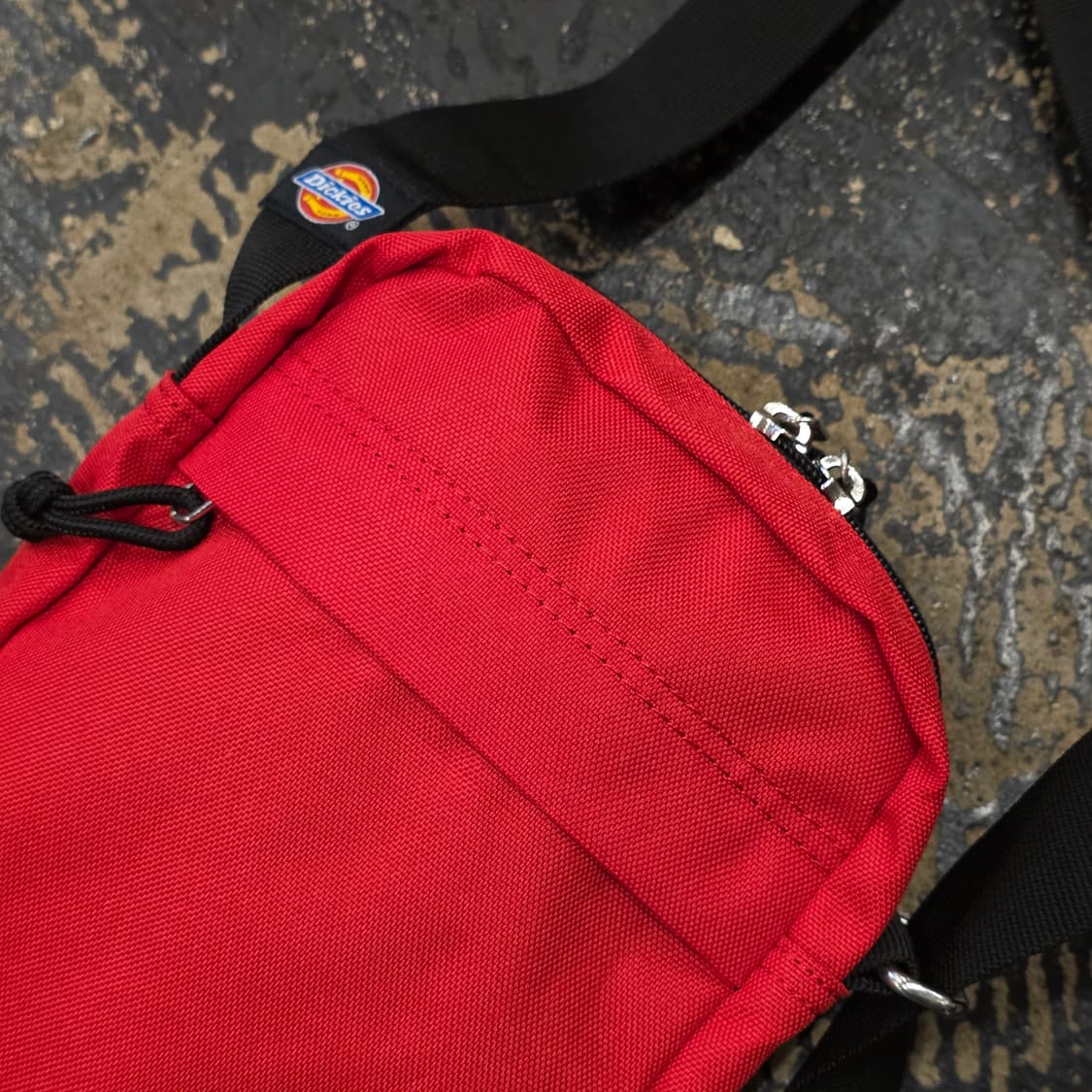 디키즈 레드 미니 크로스백 상품이미지4