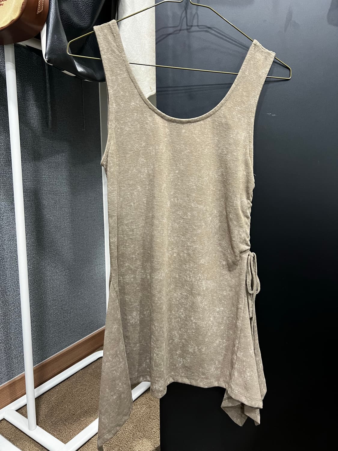 모래하우스 다잉 언발 나시 상품이미지1