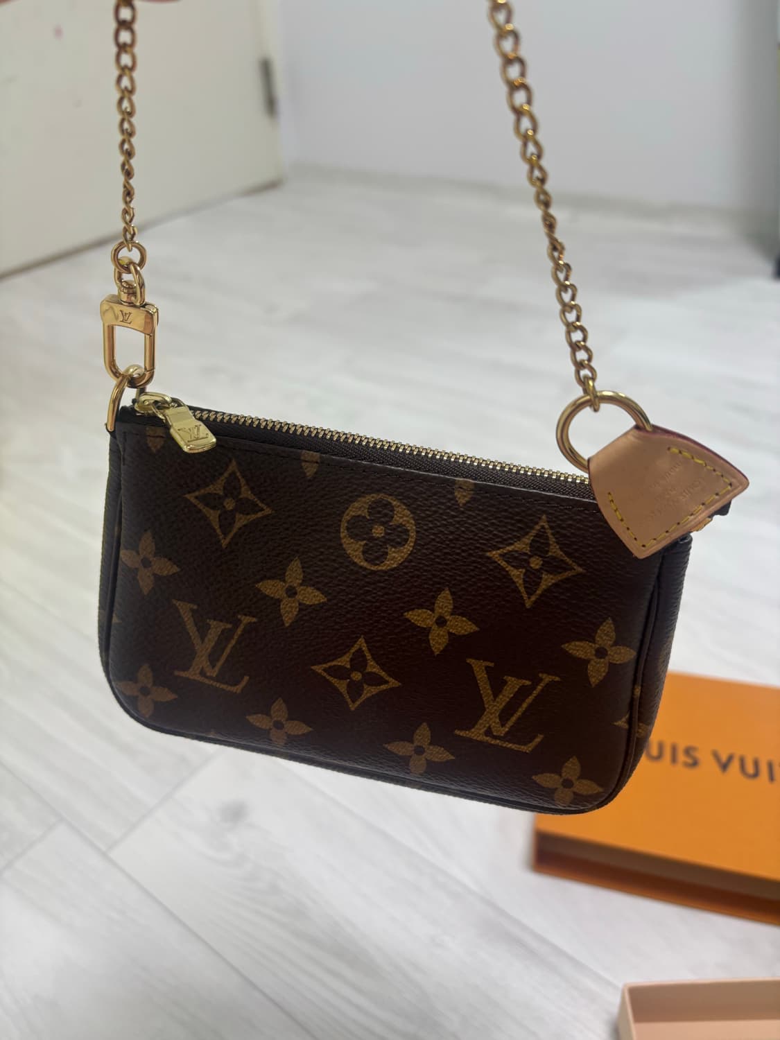 루이비통 미니 포쉐트 악세수아 상품이미지3