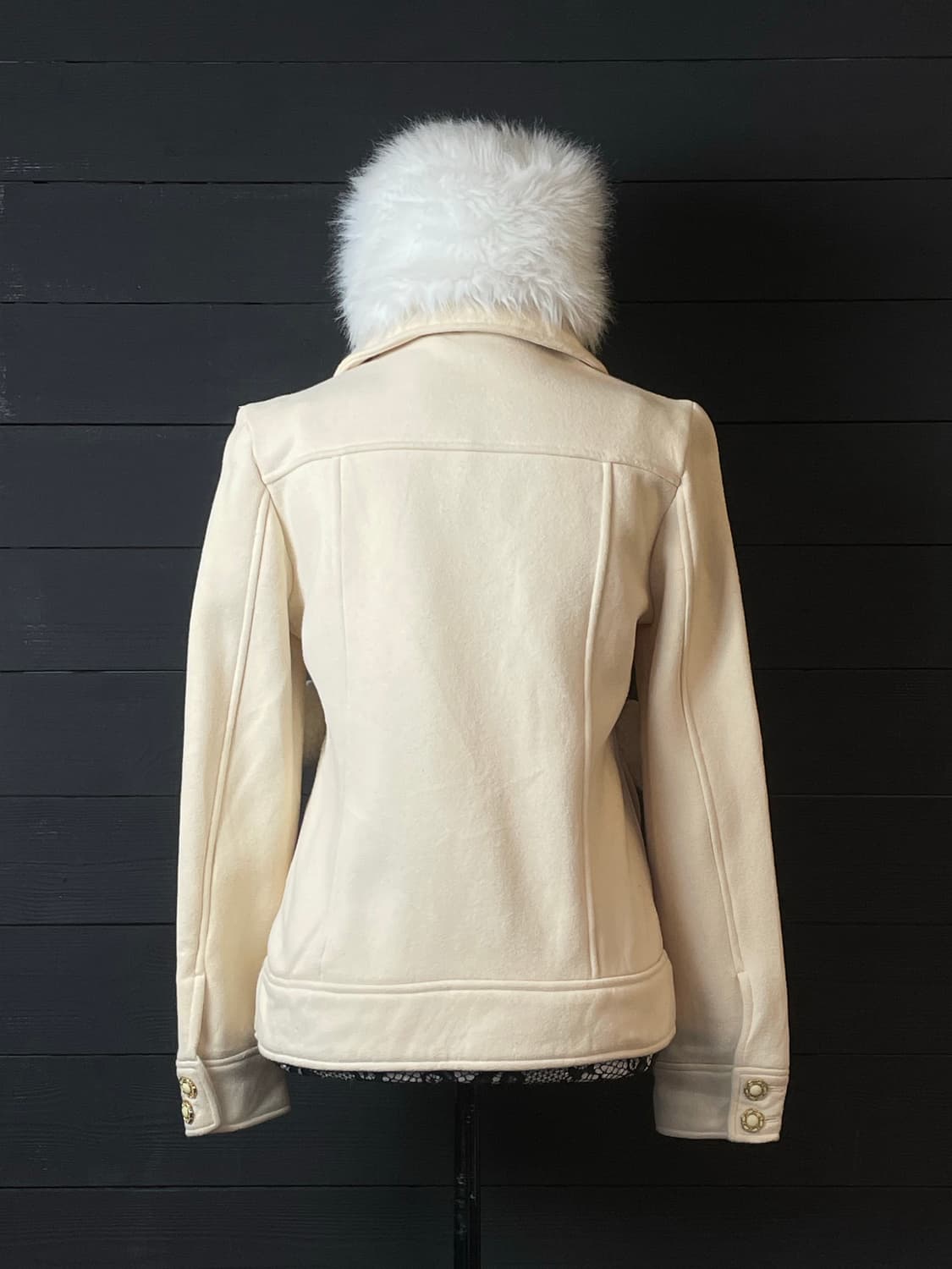 CECIL McBEE 세실맥비 갸루 크림 아이보리 화이트 금장 숏코트 상품이미지3