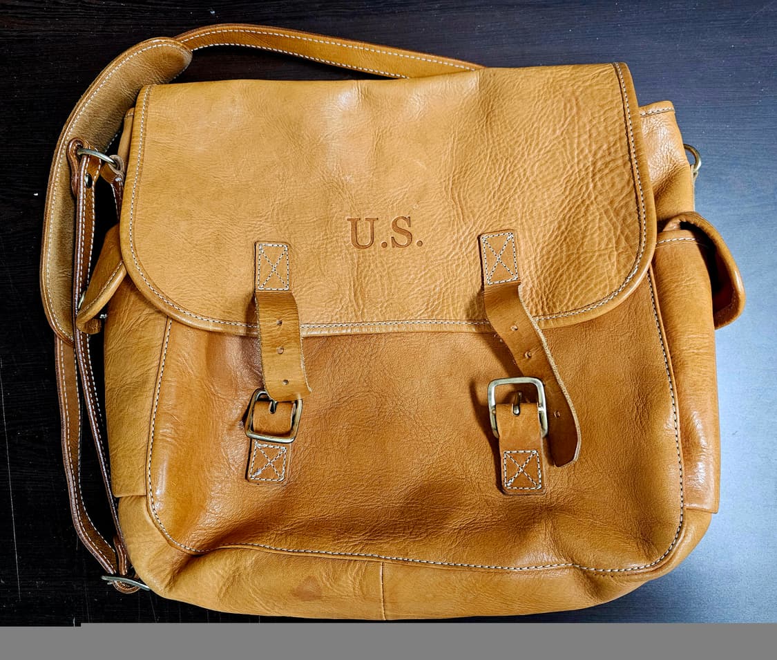 에이징씨씨씨 메신저백 상품이미지1