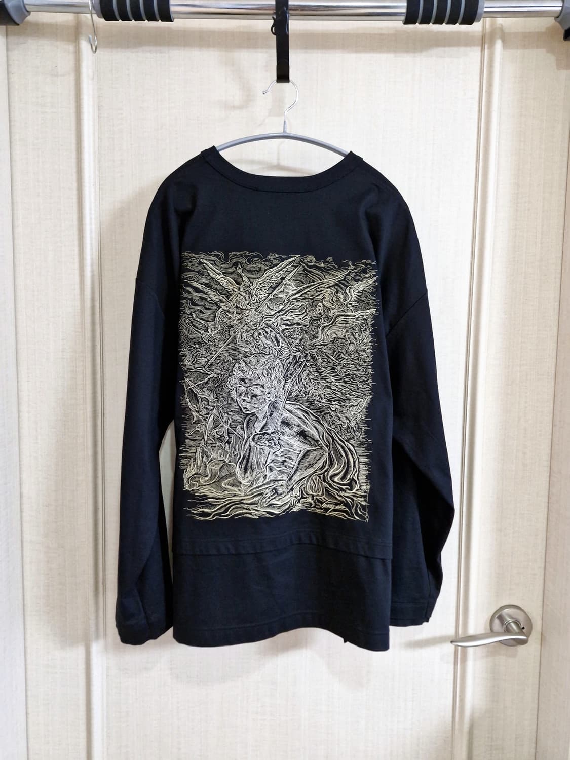 송지오 컬렉션 알렉산더 자수 롱슬리브 48 블랙 상품이미지1