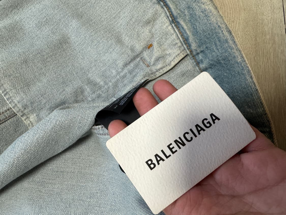 발렌시아가 깃발로고 자수 데님자켓 새상품급 판매 상품이미지4