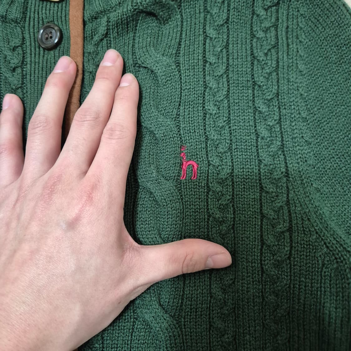 헤지스 로고 넥버클 꽈배기 니트 가디건 상품이미지4