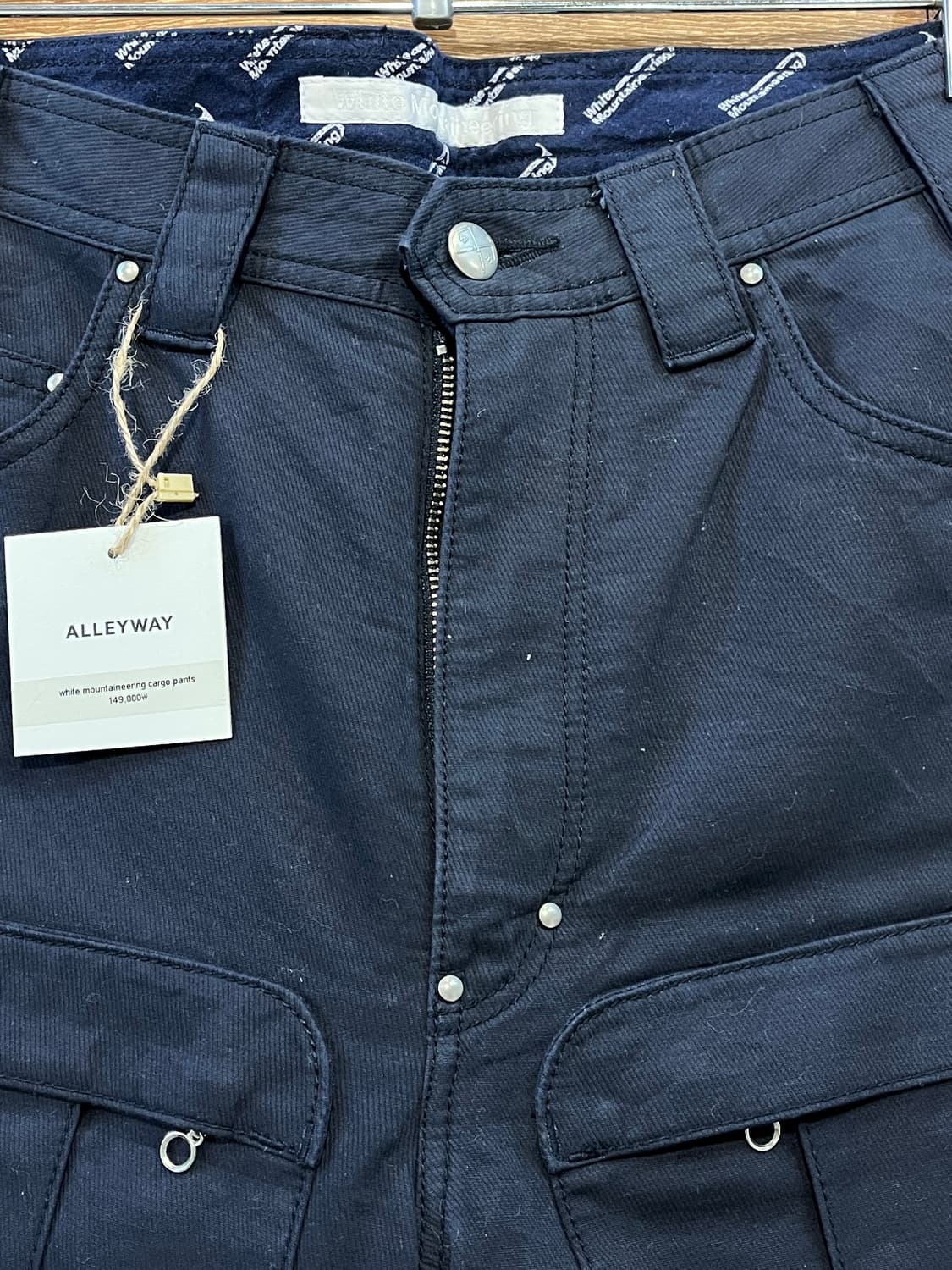 White mountaineeing cargo pants 상품이미지3