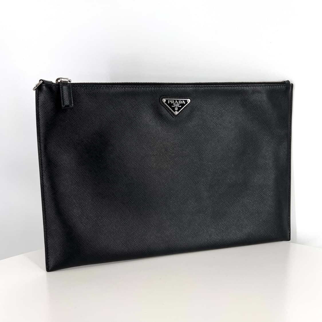 프라다 사피아노 삼각로고 클러치백 블랙 (2NH001) 상품이미지3