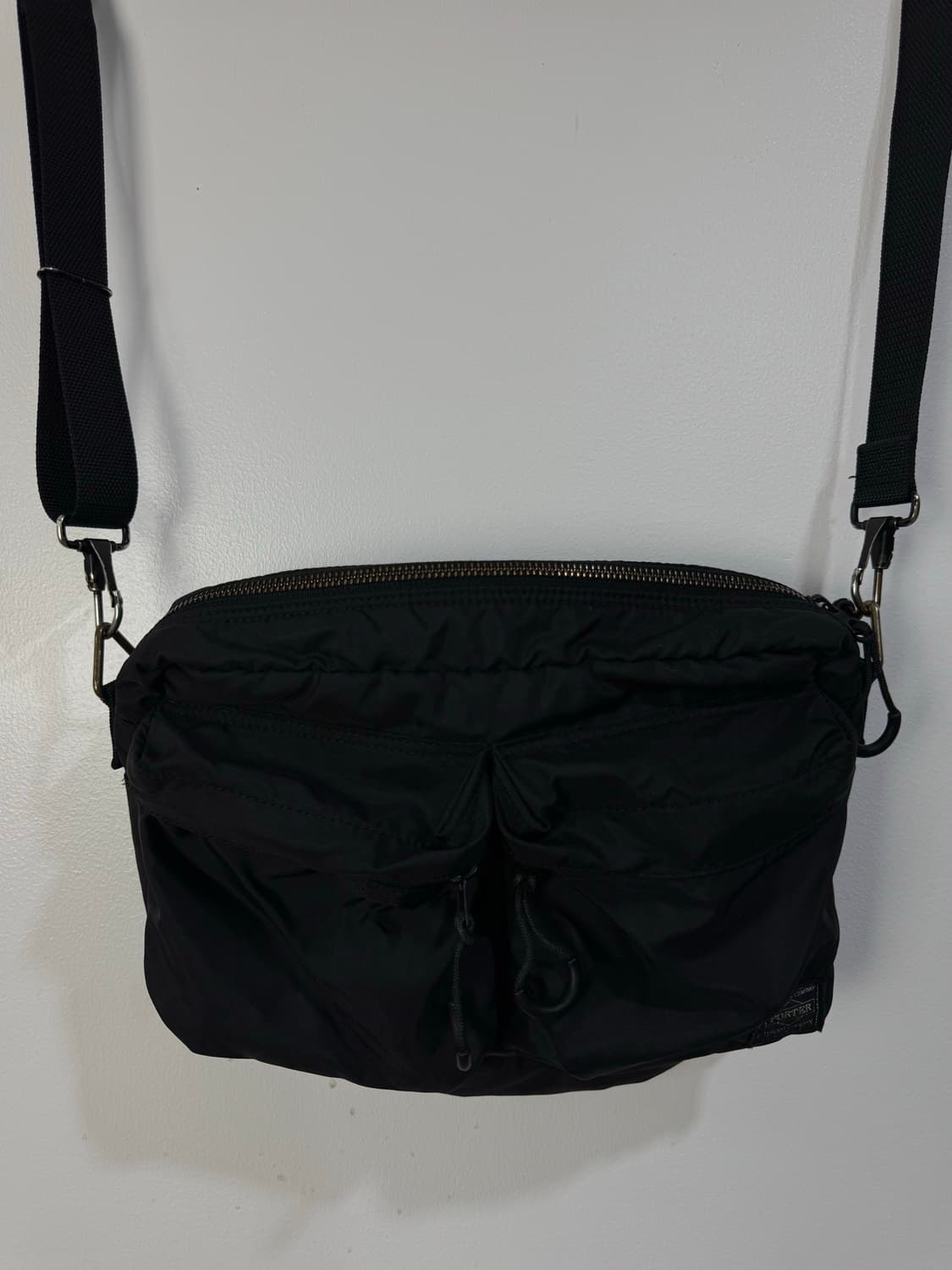 요시다포터 포스라인 크로스백 M 사이즈  상품이미지1