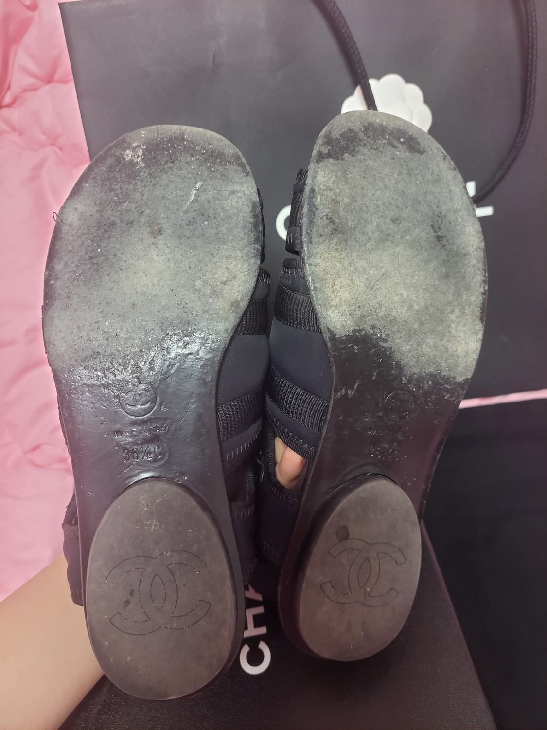 정품)급처3번신은상태좋은!샤넬 로고 블랙 벨크로 샌들 매장가270만원대 상품이미지8