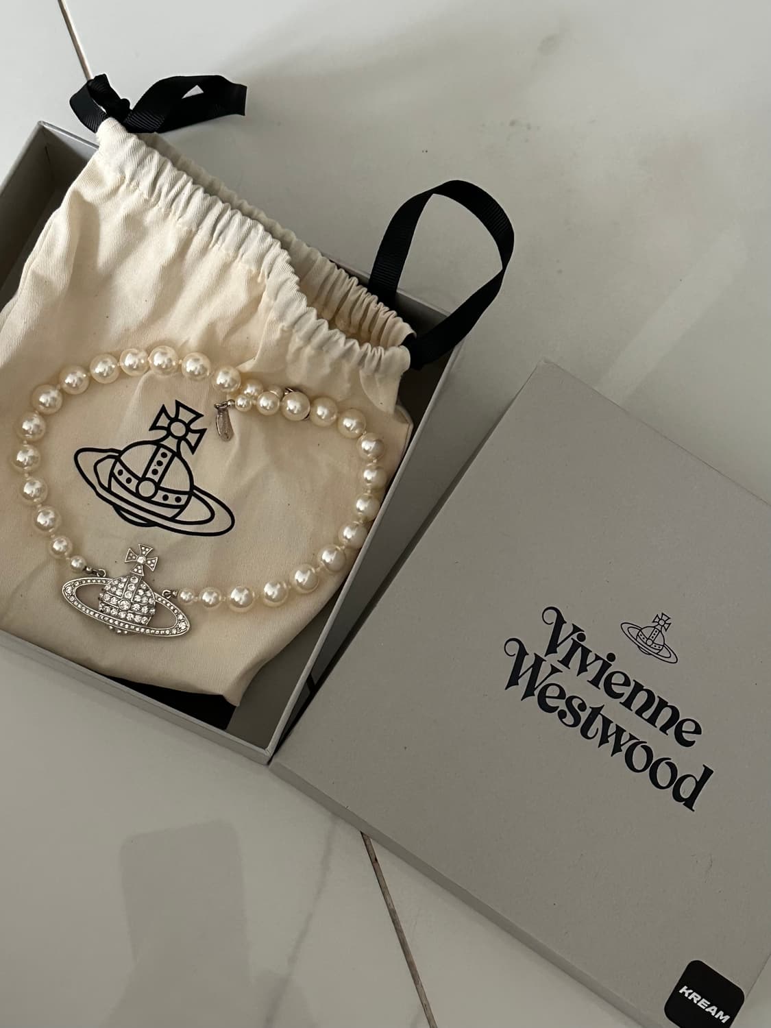 비비안웨스트우드 원 로우 펄 바스 릴리프 초커 실버 상품이미지1