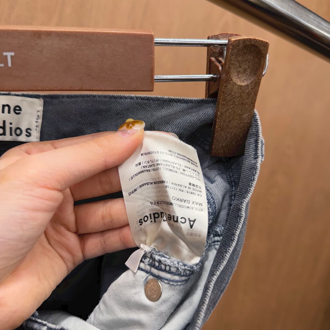 아크네스튜디오 스트레이트 데님 팬츠 백포켓 로고 단추 디테일 그레이 상품이미지7