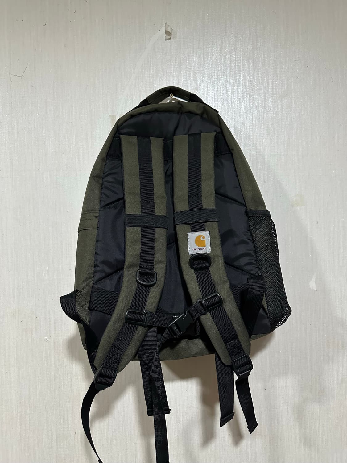 칼하트 킥플립 백팩 카키색 상품이미지4
