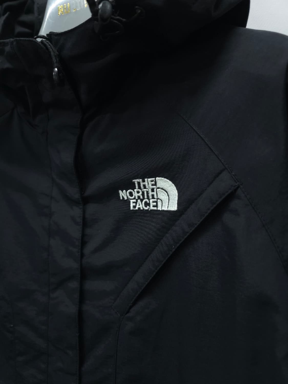 [노스페이스] 여성용 블랙 후드 바람막이 (90사이즈) 상품이미지4