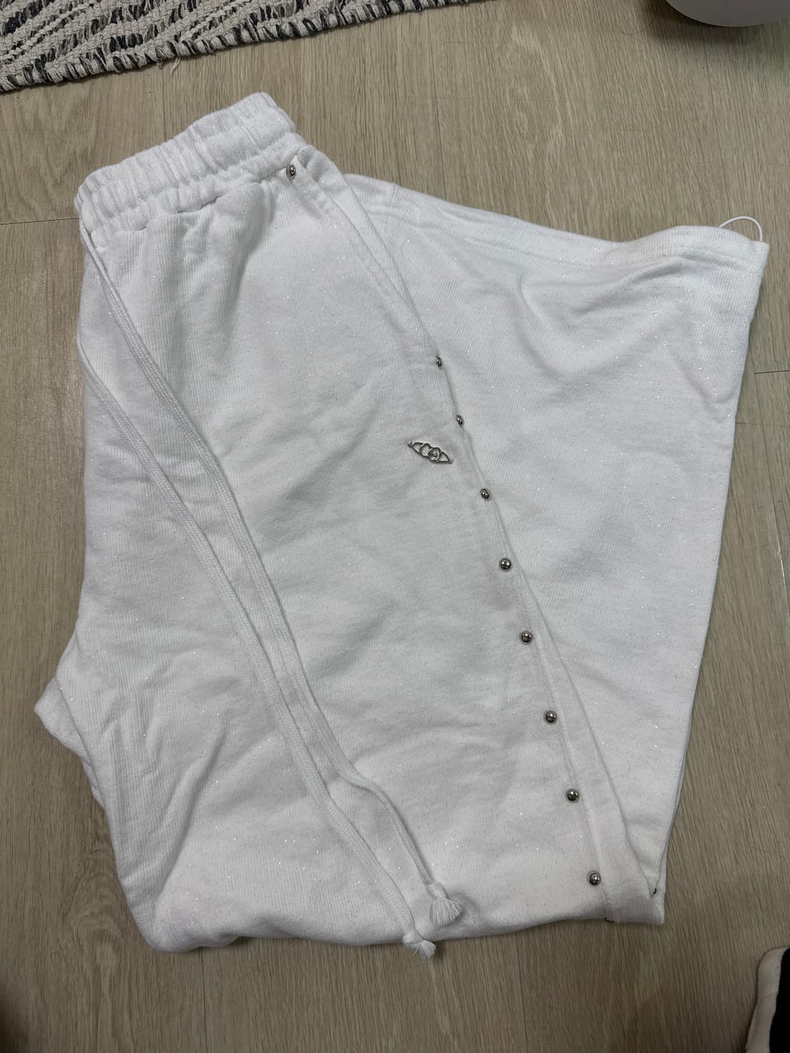 체리퀴리 stud twinkle jogger pt - white 상품이미지3