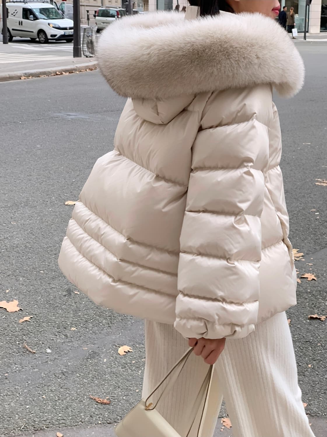 새상품) 어라운드율 안젤리나 구스 패딩 크림 베이지 컬러 A라인 폭스퍼 상품이미지5