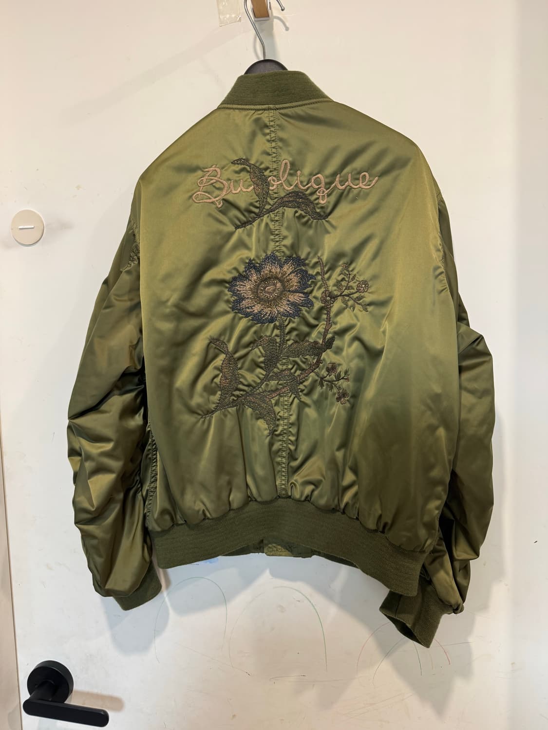 비꼴리끄 뒷판 자수 자켓 상품이미지8