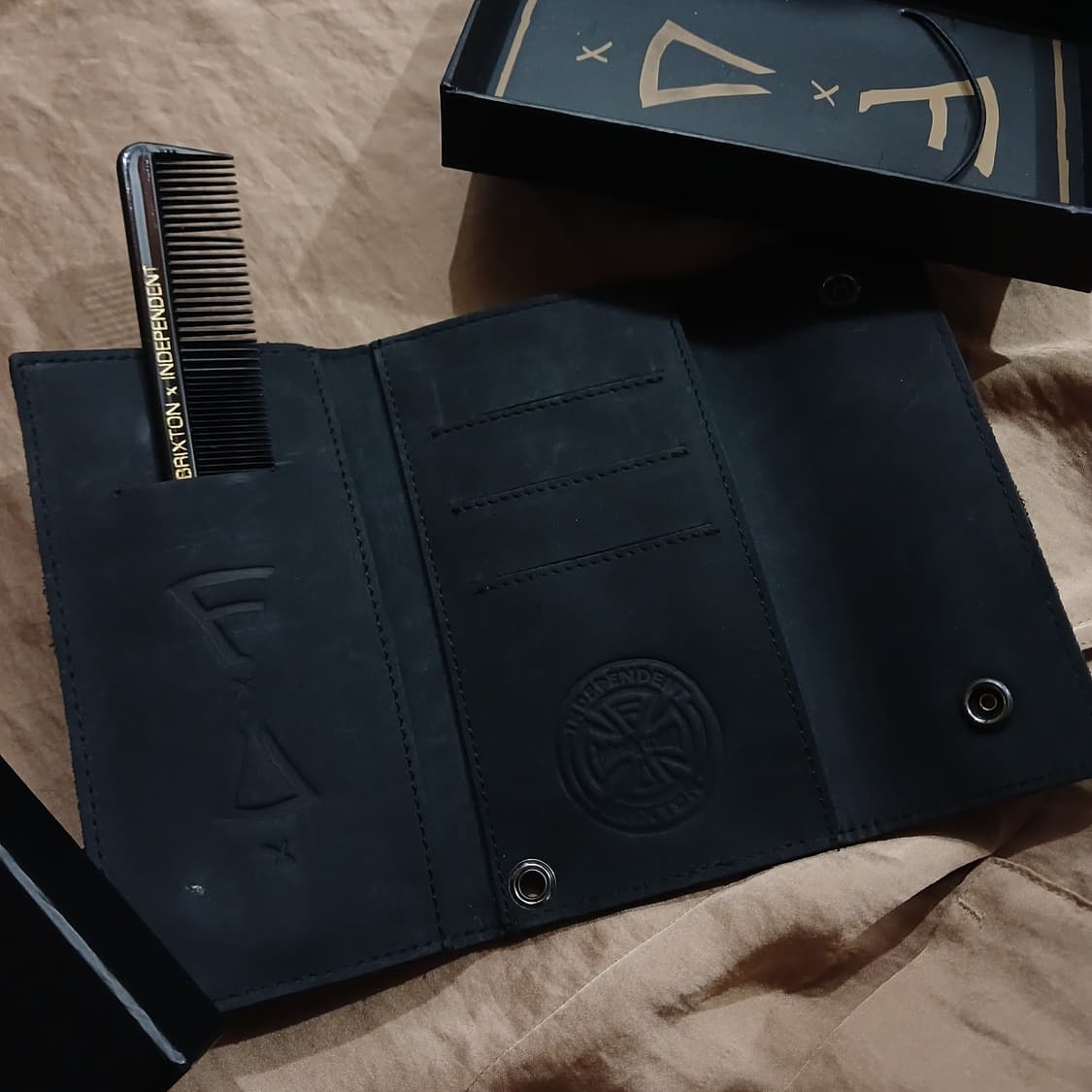 인디펜던트 × 브릭스톤 지갑 / 새제품 (빗포함) 상품이미지2