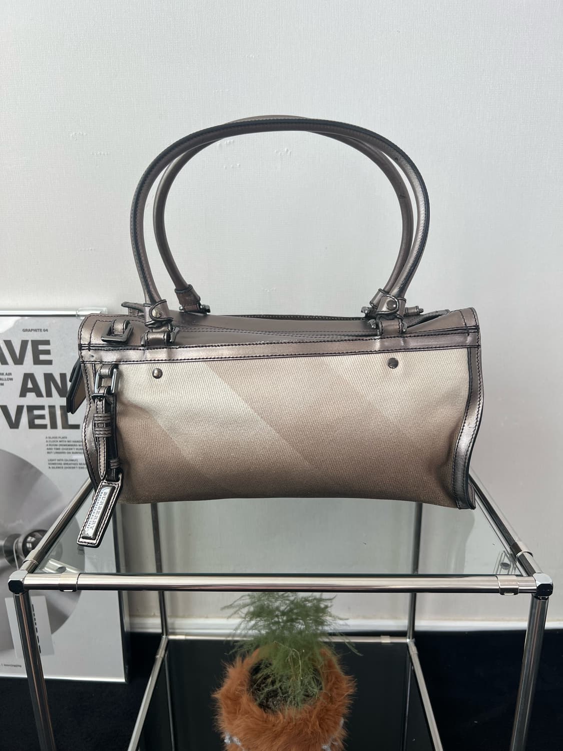 버버리 메탈릭 노바 체크 필그림 숄더백  상품이미지1