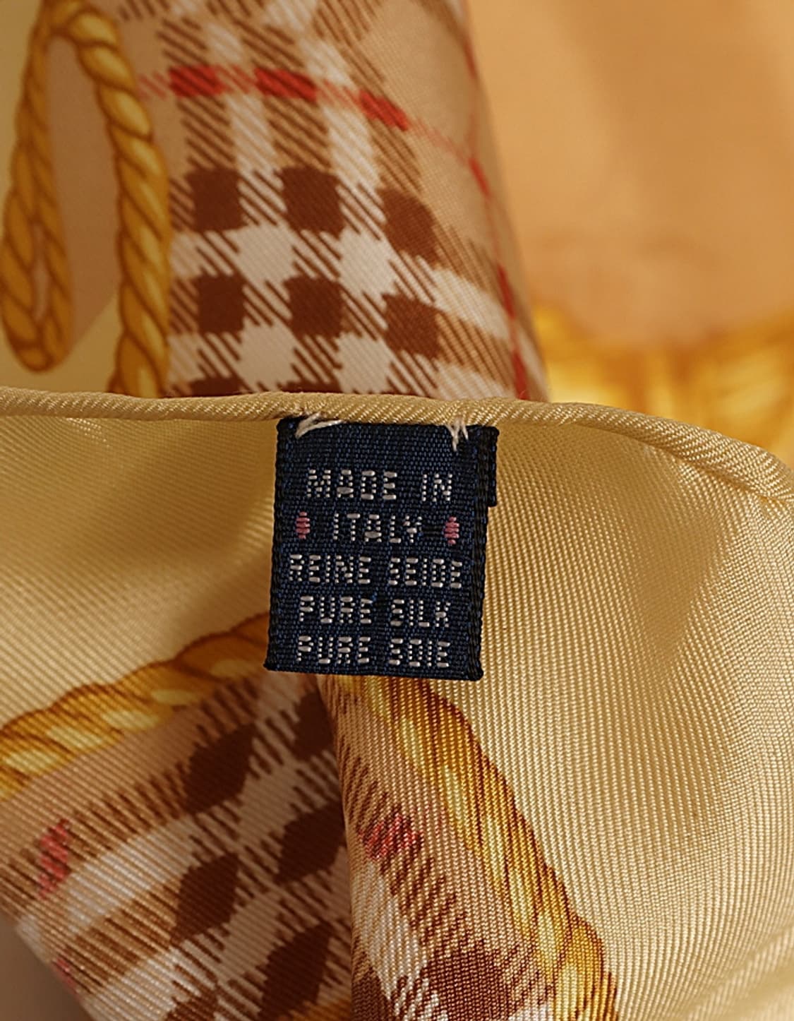 90's Burberry Silk Scarf 상품이미지8