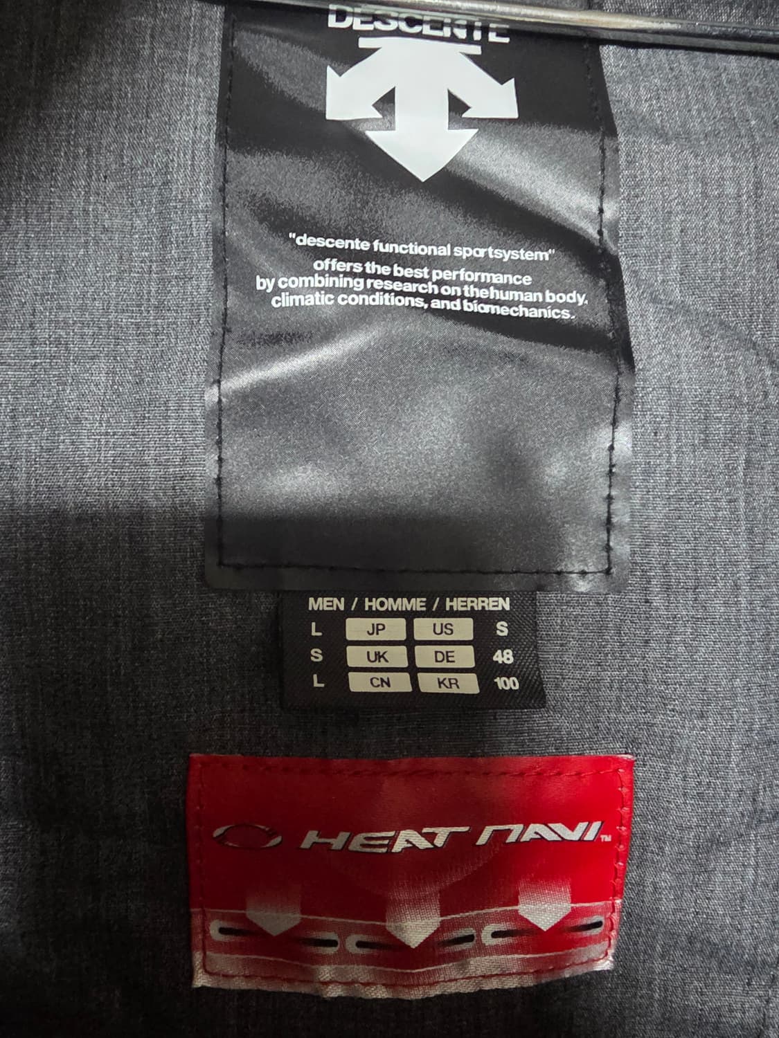 데상트구스롱패딩 100 상품이미지8