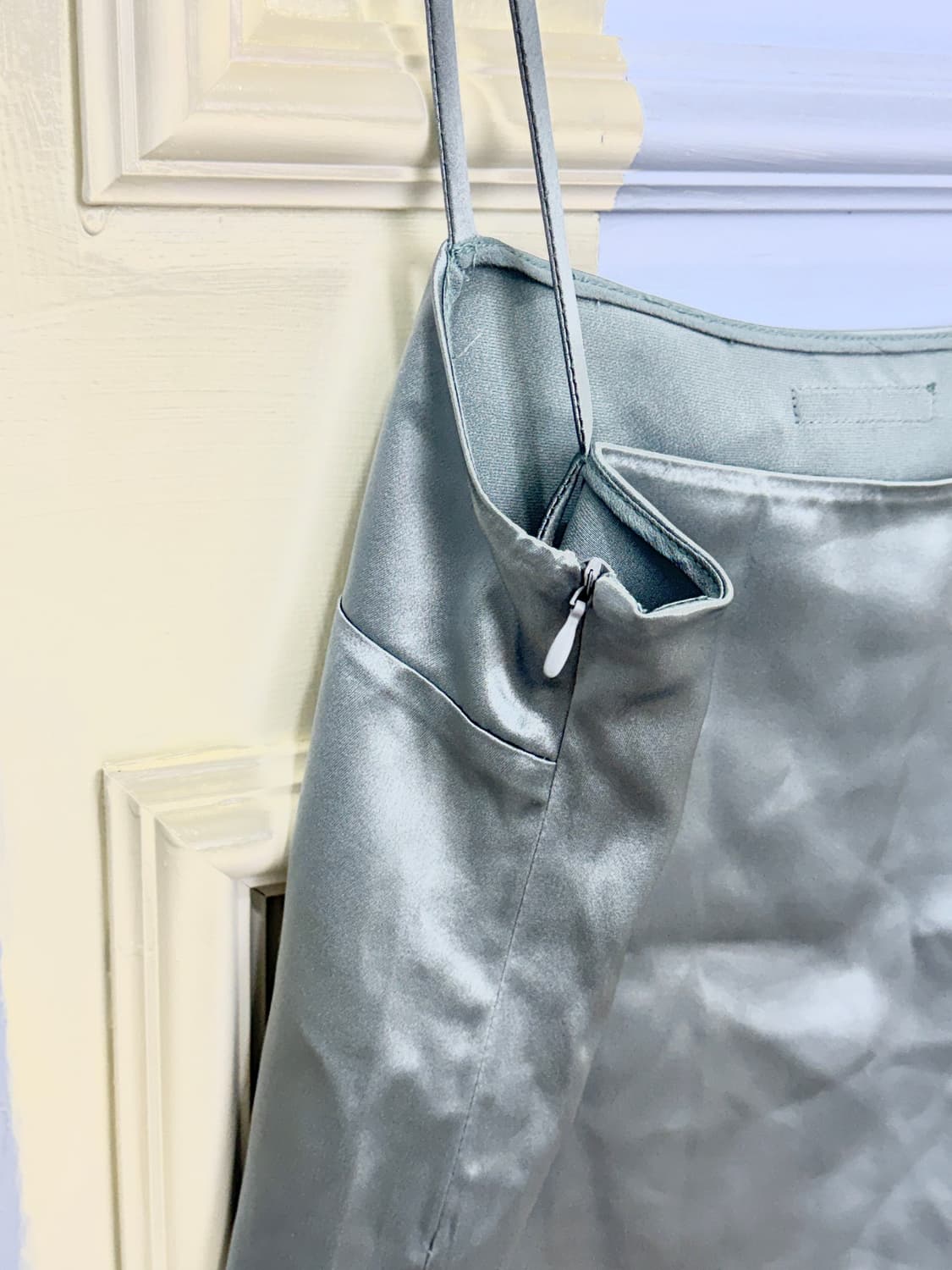 미우미우 23FW 새틴 로고 캐미솔 & 스커트 셋업 상품이미지9