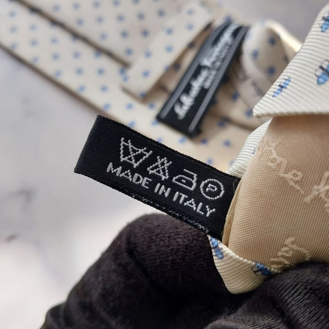 살바토레 페라가모 나비 모티브 넥타이 8.1cm A+~A등급 K2136
 상품이미지9