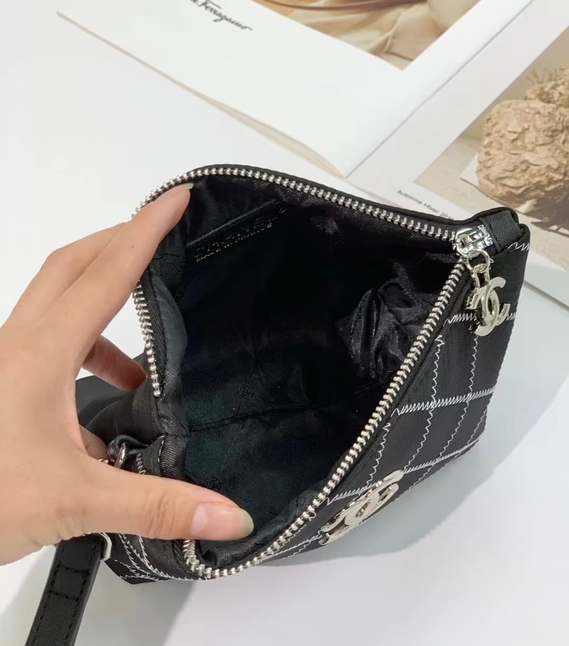 샤넬 뷰티 스트랩 클러치 파우치 상품이미지5