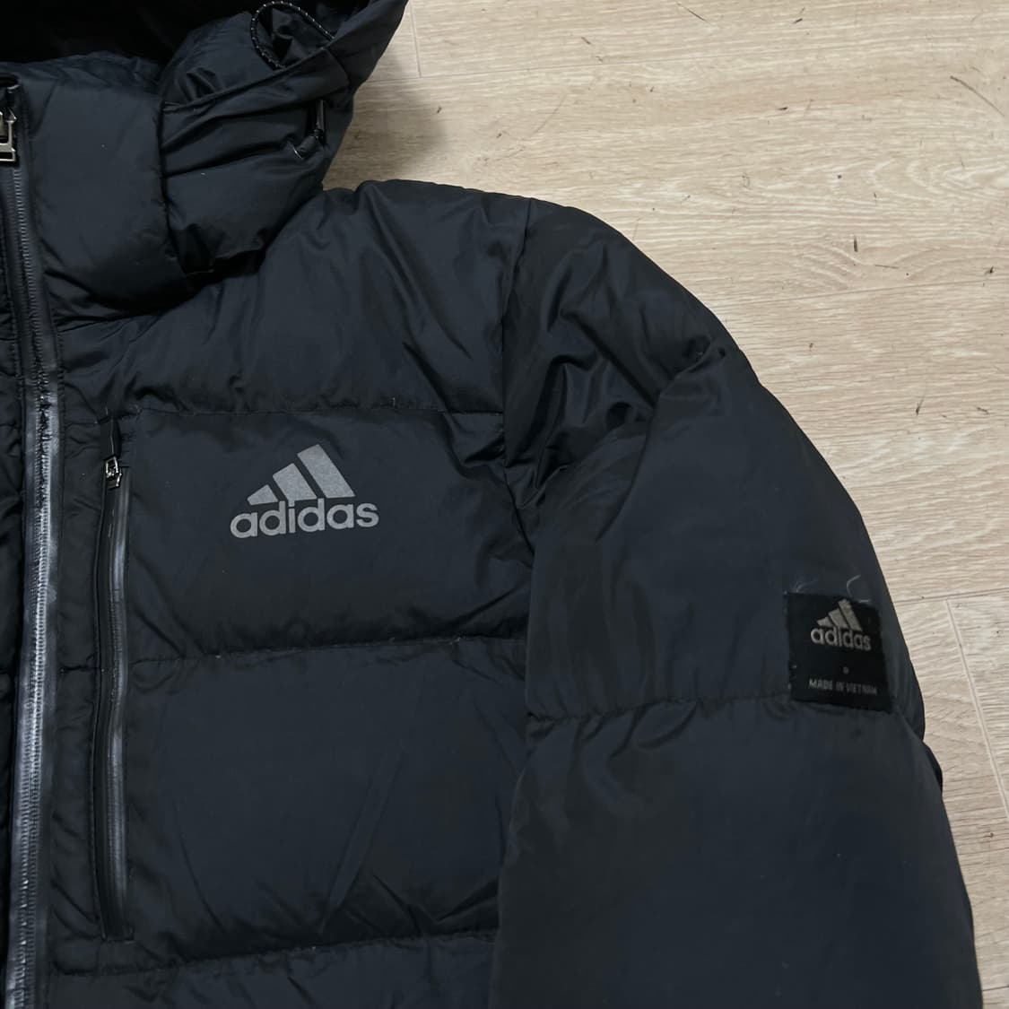 아디다스 여성 덕다운 와펜 후드 롱패딩 점퍼 [블랙] S/90 상품이미지4