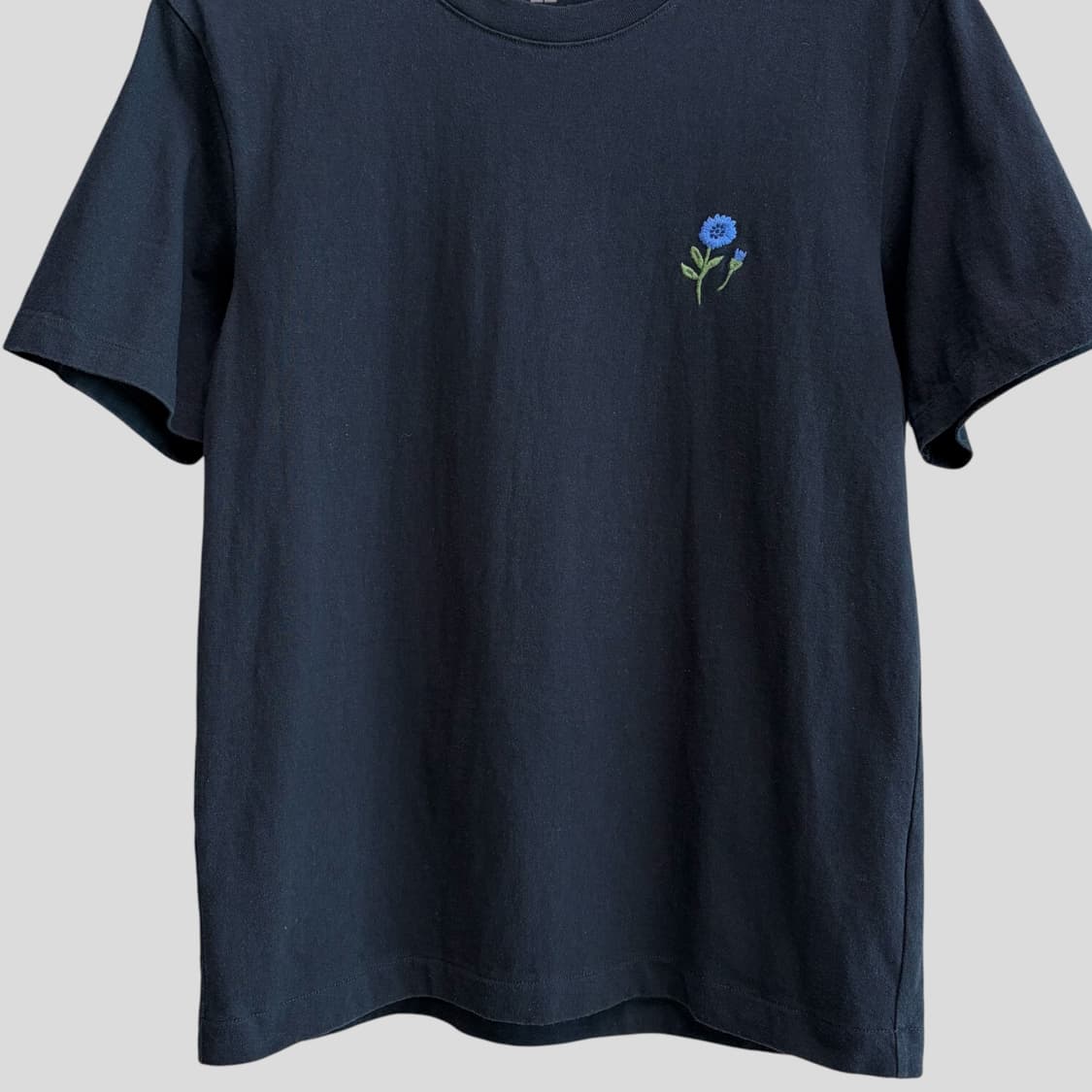 (S)유니클로 JW앤더슨 플라워 자수 반팔티셔츠 상품이미지4