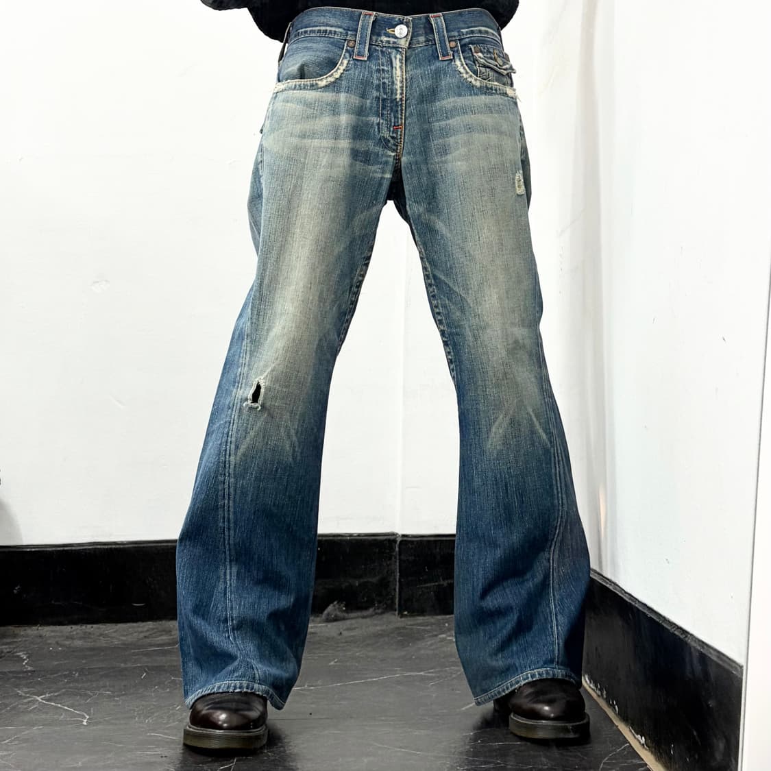 트루릴리전 부츠컷 데님 팬츠 상품이미지2