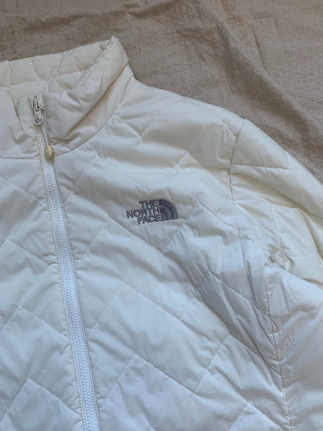 노스페이스 V-Motion 로고 화이트 경량 패딩 상품이미지6