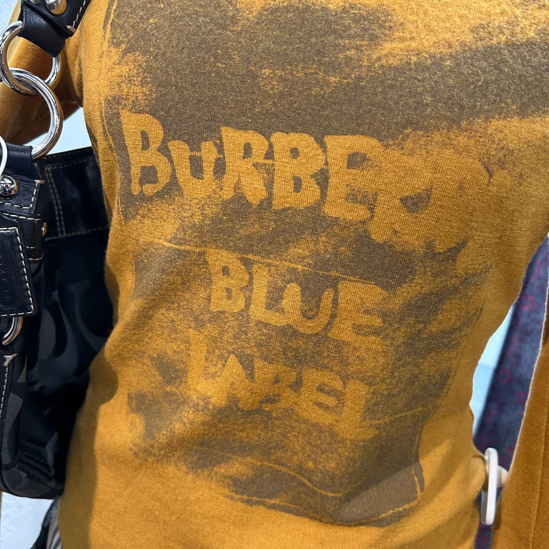 Burberry Mustard Wool T-Shirts 상품이미지3