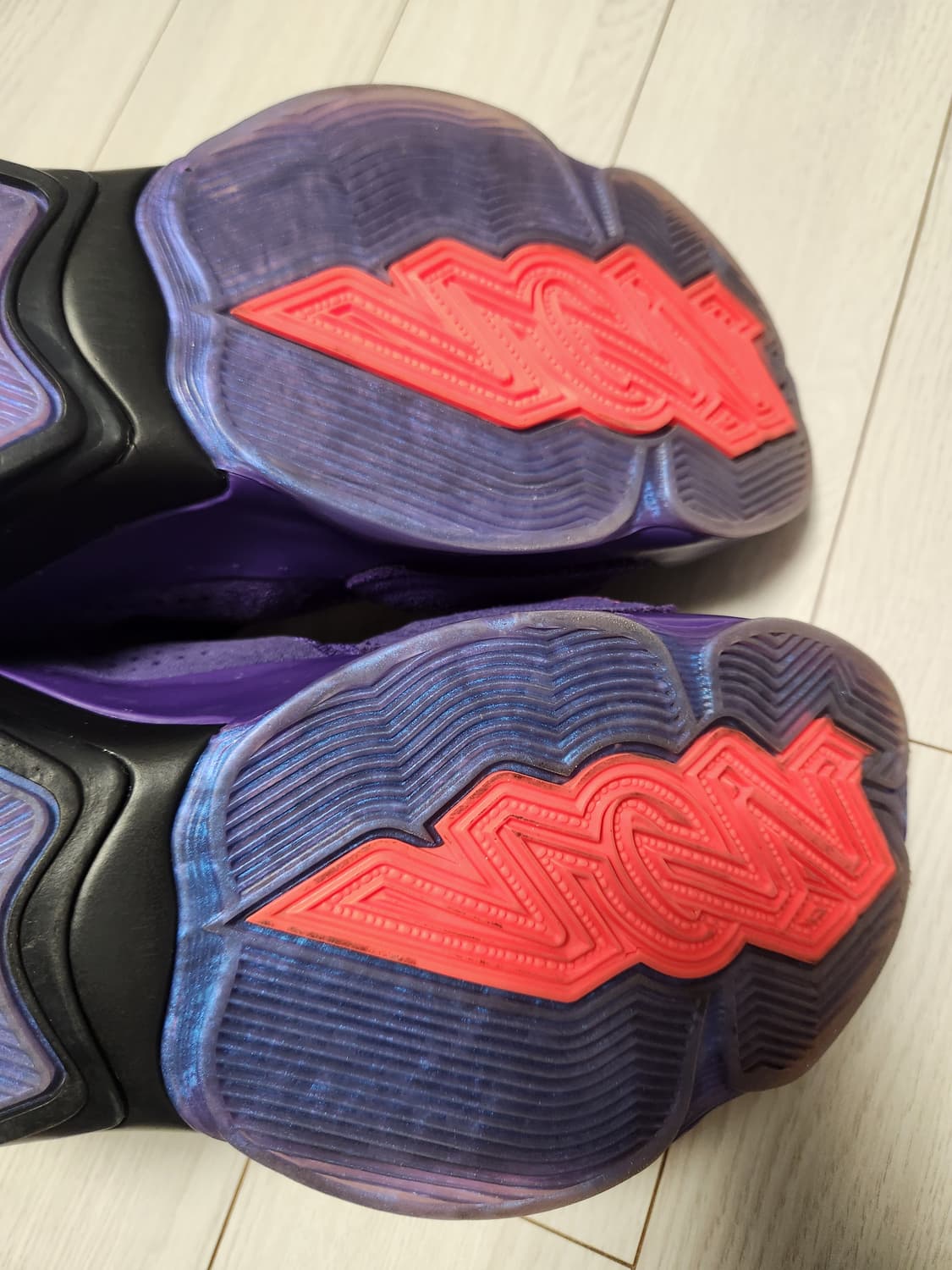 나이키 조던 자이언 2 PF 코트 퍼플 블랙 사이즈250

오염 하자없이 상품이미지9