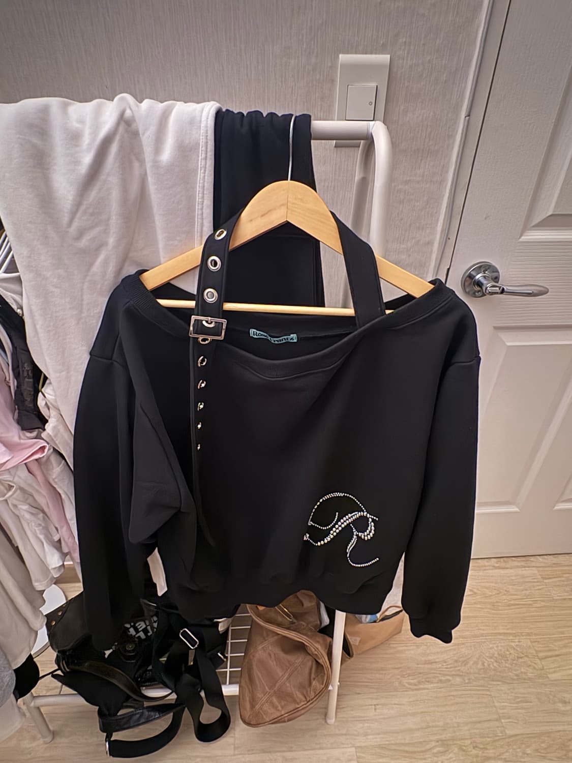 로레프란츠 Eyelet Strap Open Sweatshirt 상품이미지2