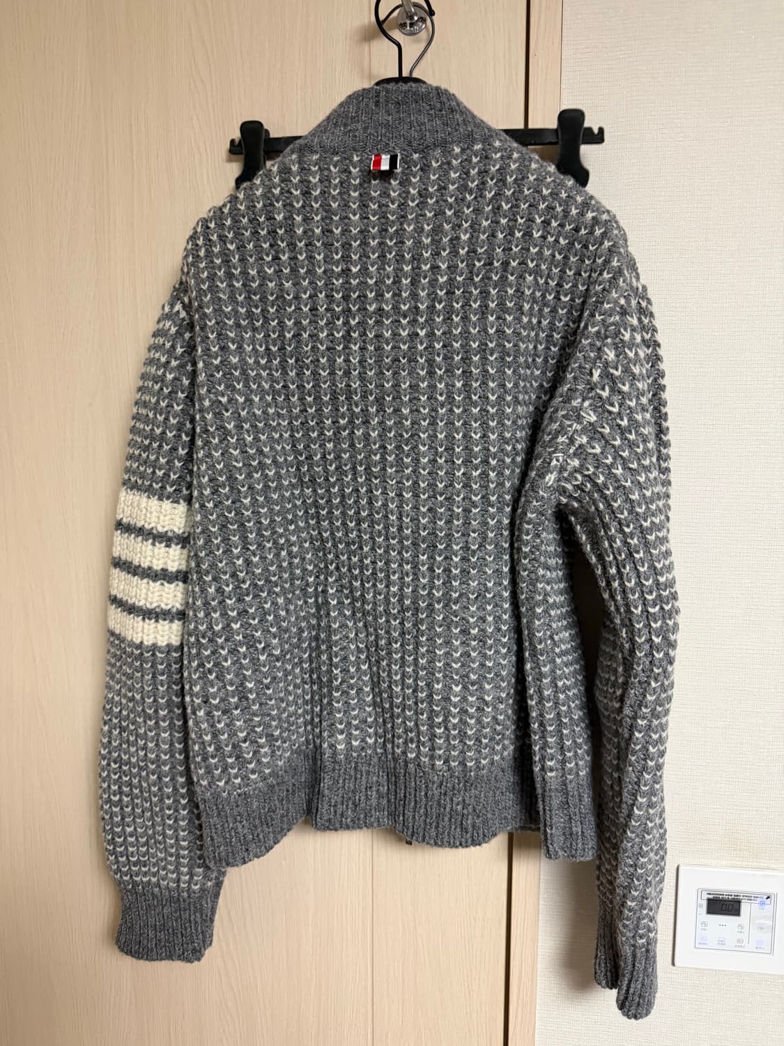 톰브라운 4bar 아이리쉬 울 니트 봄버 자켓 상품이미지3