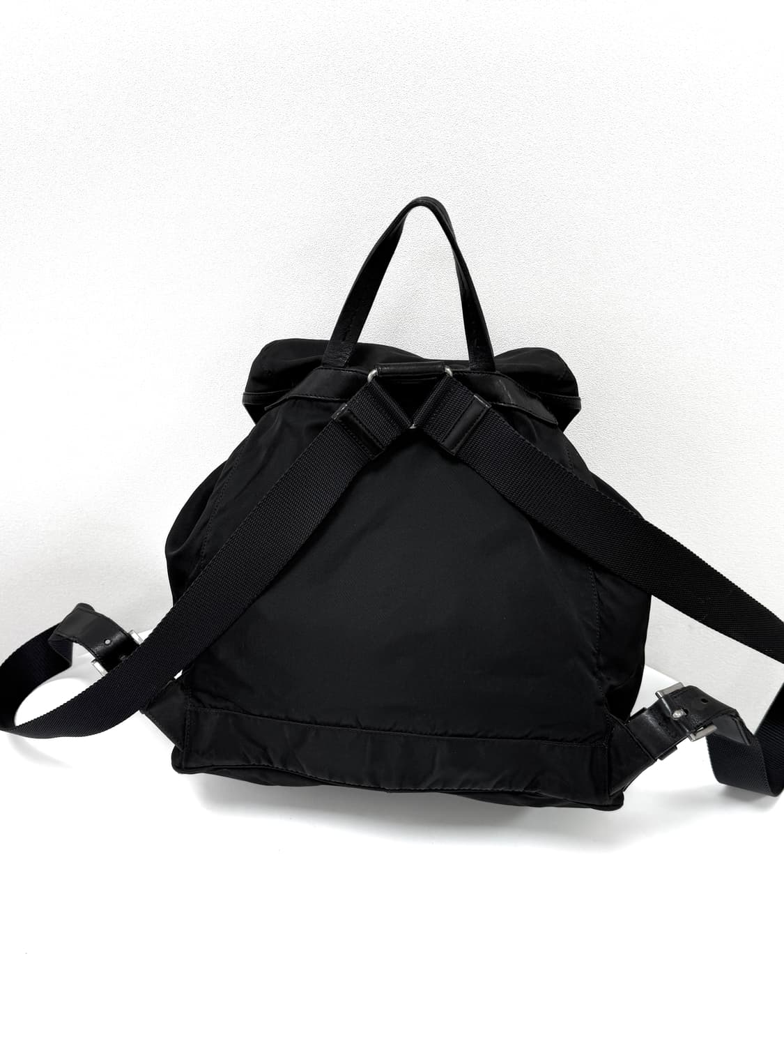 프라다 포코노 나일론 투 포켓 백팩 상품이미지4