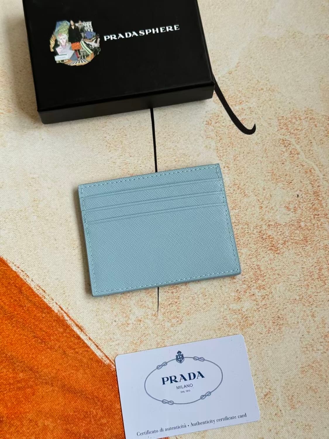 프라다 사피아노 레더 트라이앵글 로고 카드 지갑
 상품이미지2