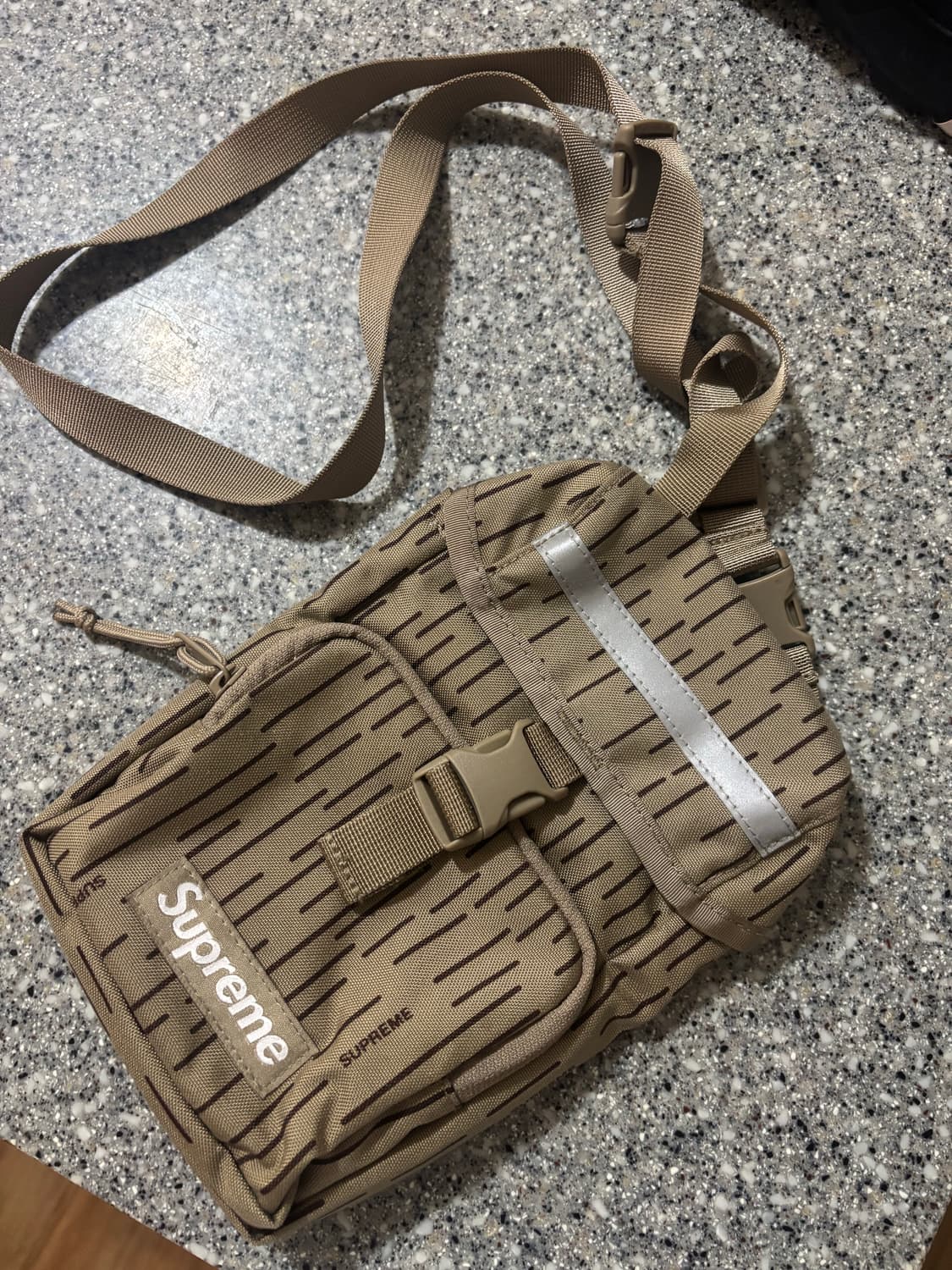 슈프림 크로스백 상품이미지1