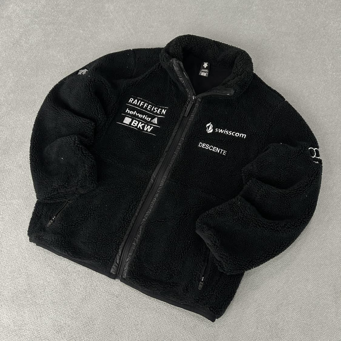 데상트 블랙 뽀글이 플리스 자켓 XL 상품이미지1