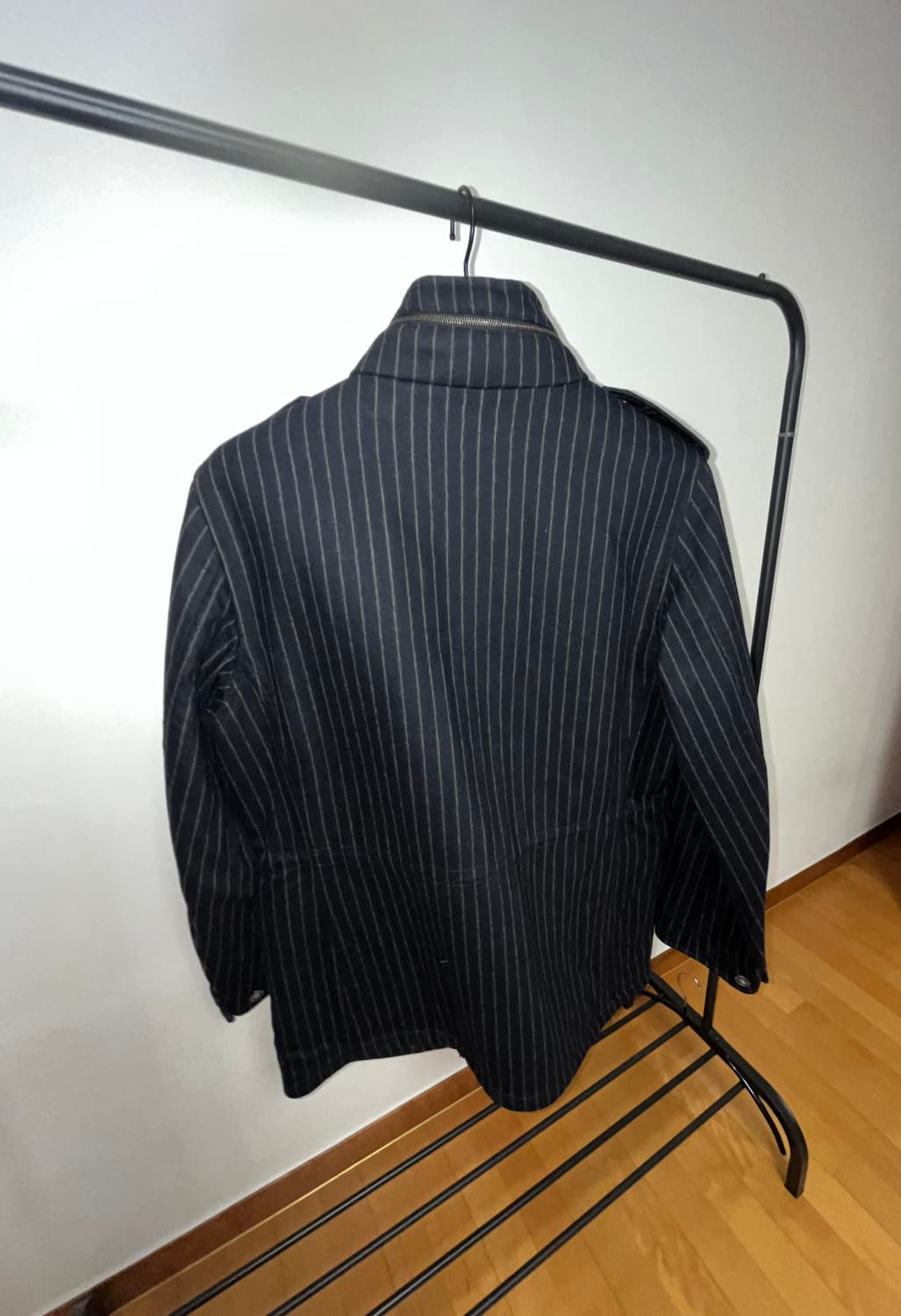 폴스미스  블랙 투포켓 스트라이프 패턴 디테일 하이넥 미디 울코트 상품이미지3