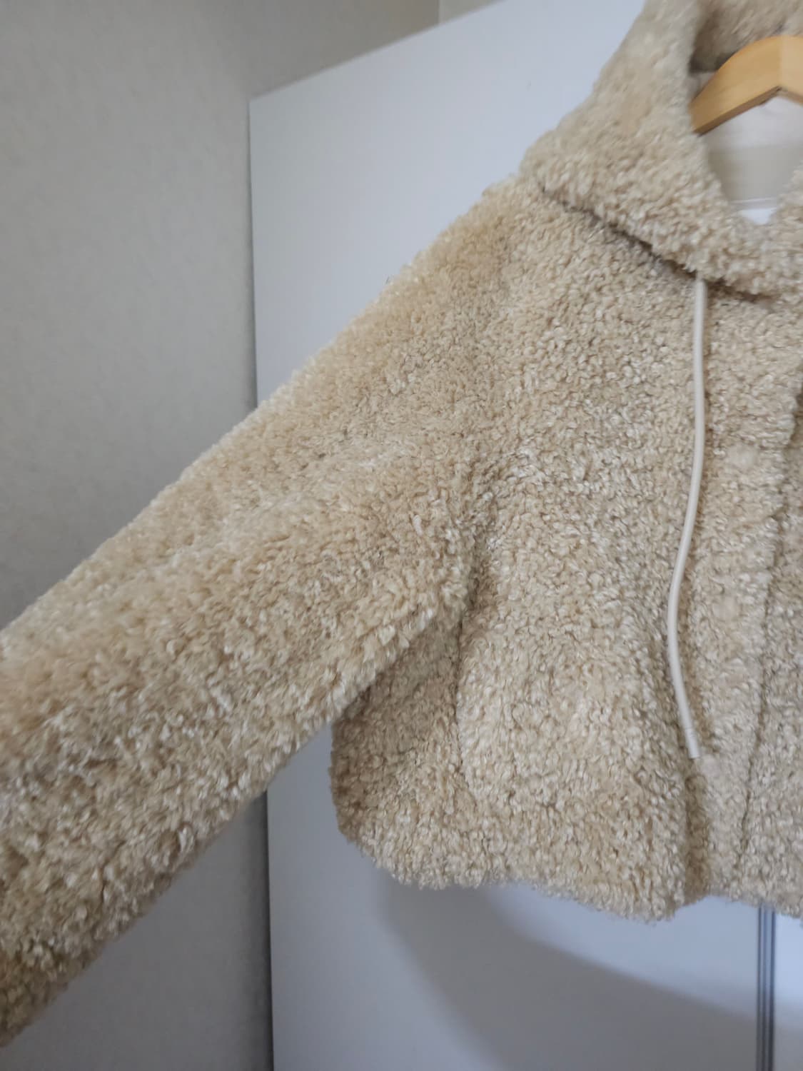 뽀글이 후드 숏 자켓 베이지 상품이미지4