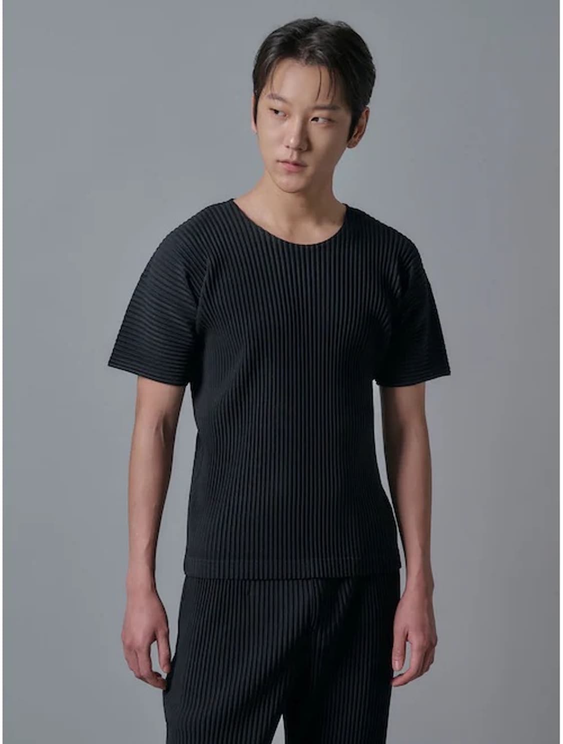 옴므플리세 블랙 반팔티 3 상품이미지2