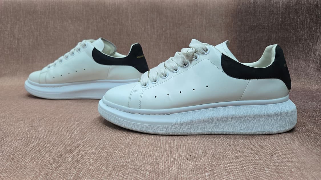 알렉산더 맥퀸 250mm- 화이트&블랙 오버솔 스니커즈 상품이미지4