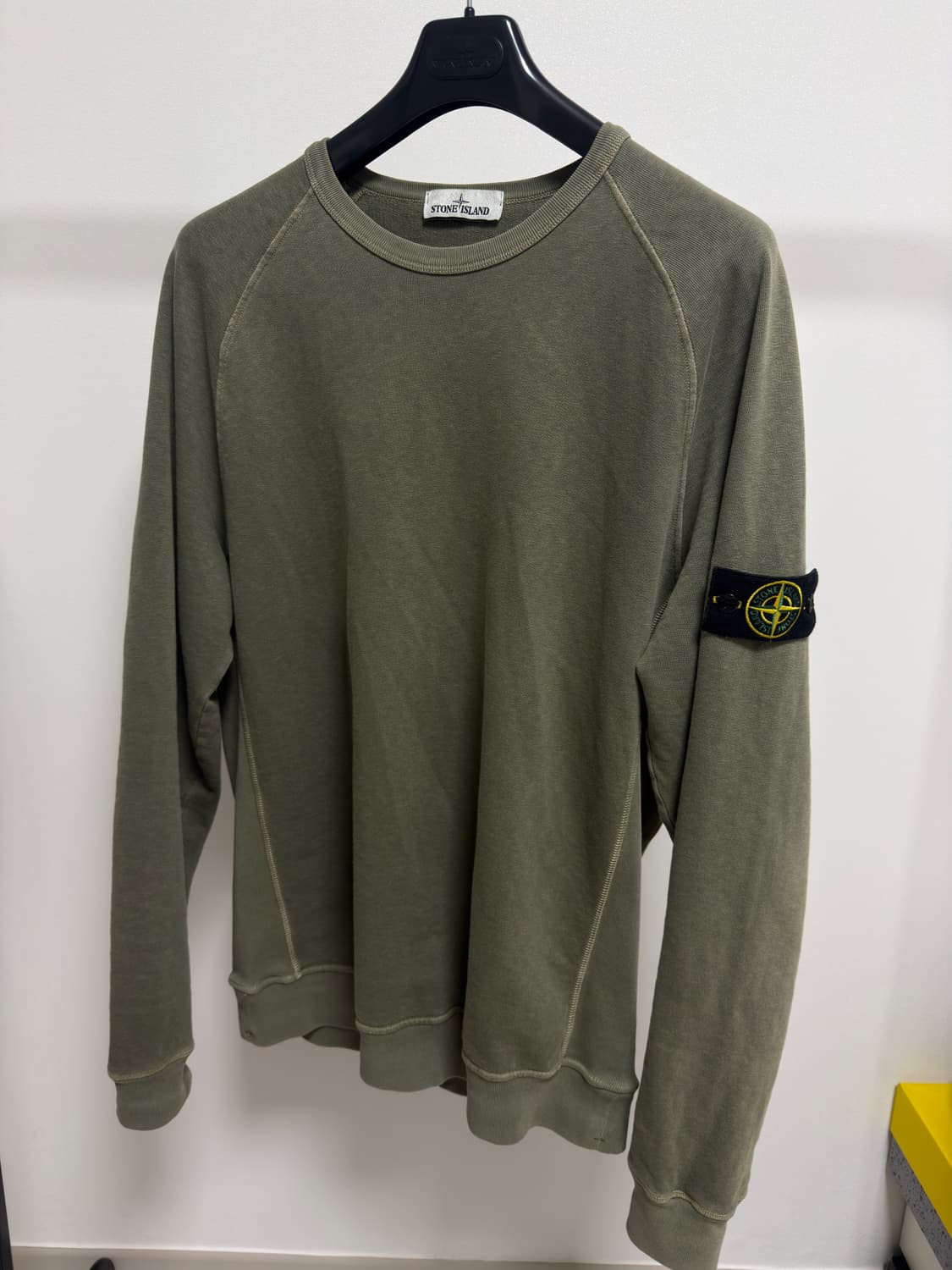 [백화점판, XXL] 스톤아일랜드 롱슬리브 맨투맨 올리브 카키 상품이미지1