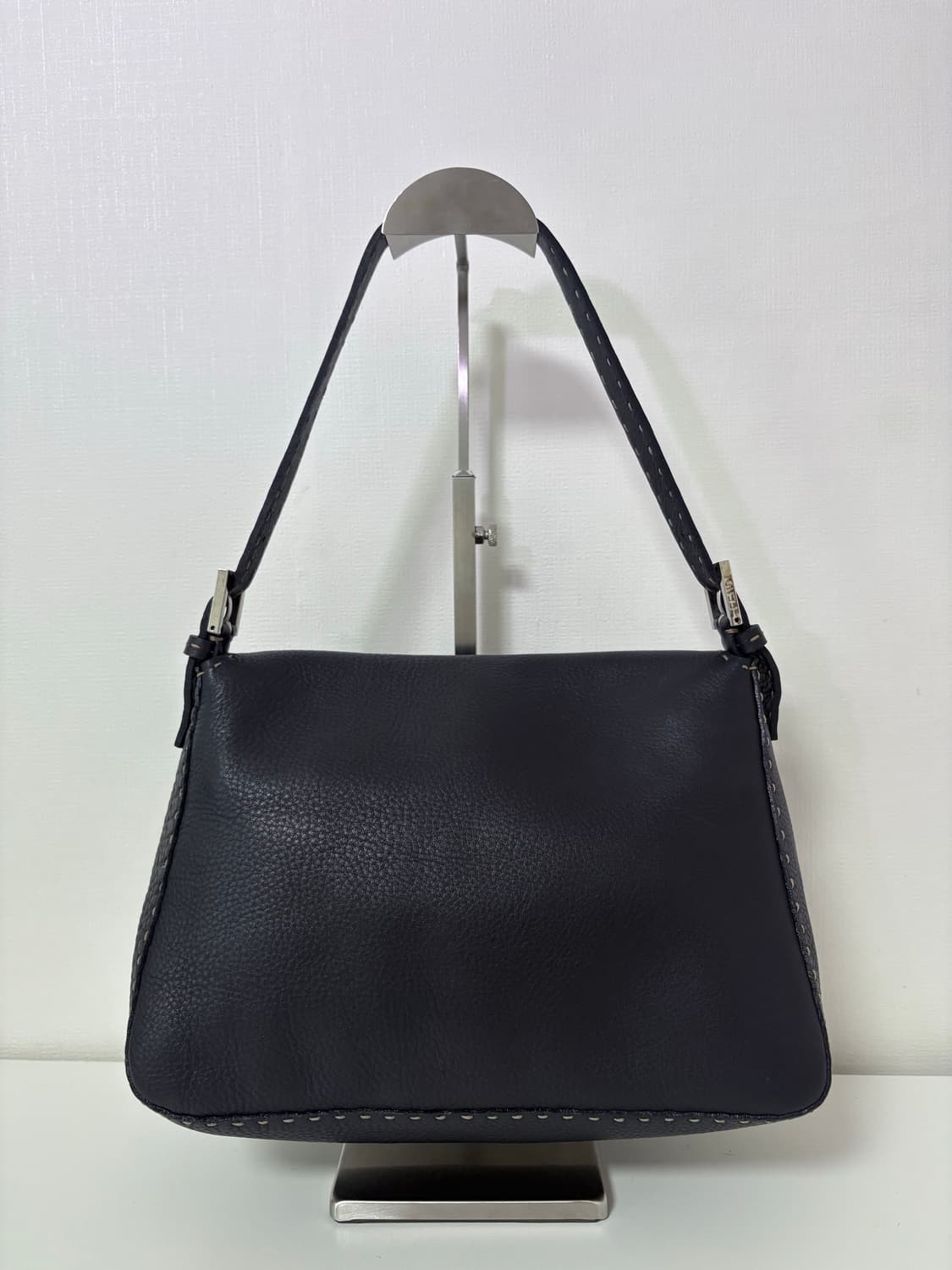 펜디 셀러리아 레더 맘마 바게트백 상품이미지4