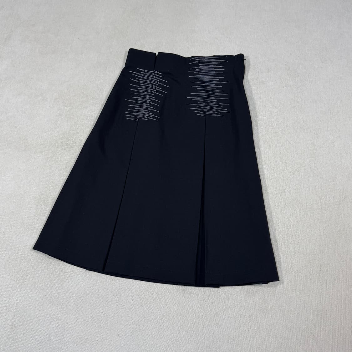 Stitch Pleated Black Skirt 상품이미지2